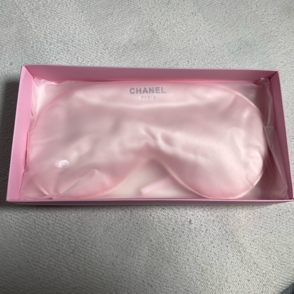 Chanel Pink Silk Sleep Mask - Picture 5 of 5